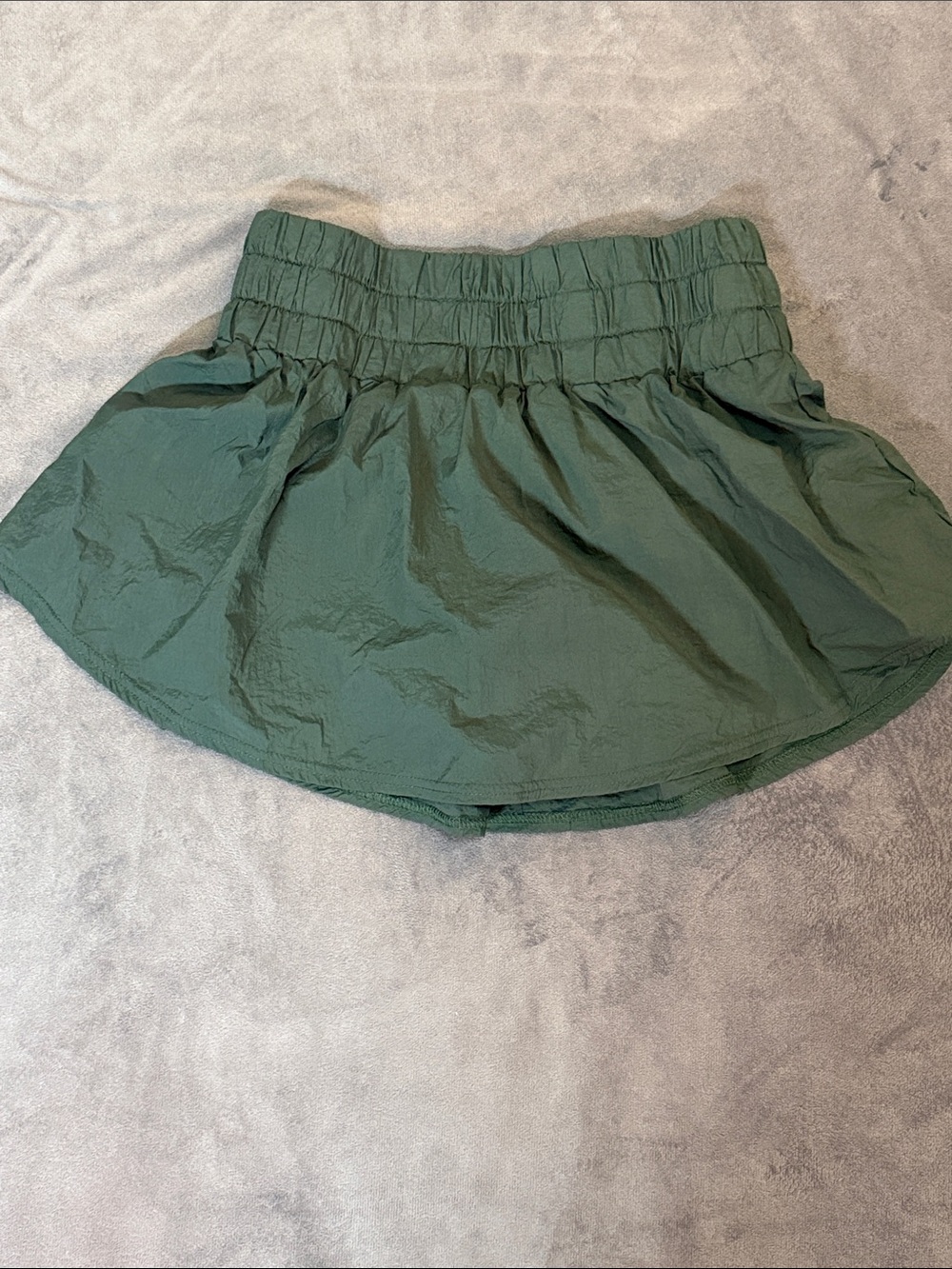 Womenโs Elastic Waist Green Skort